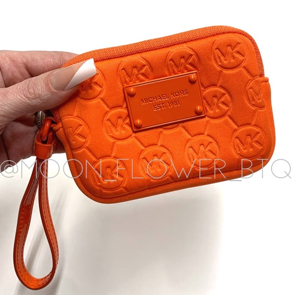 Michael Kors Print Neoprene Small Wristlet Wallet - Picture 2 of 11